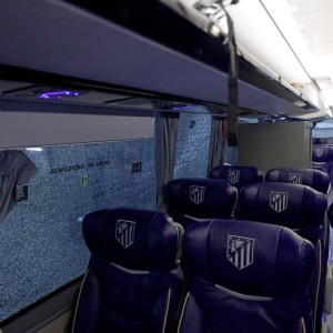 开云下载-马竞晒大巴被砸照片并圈NASA：今晚我们也见到了月亮的背面